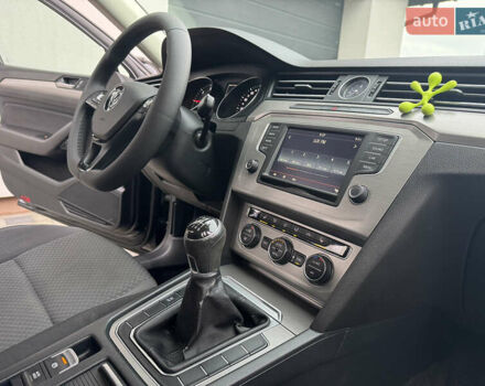 Черный Фольксваген Пассат, объемом двигателя 1.6 л и пробегом 256 тыс. км за 11900 $, фото 31 на Automoto.ua