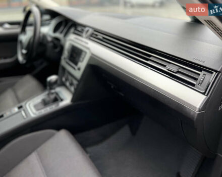 Чорний Фольксваген Пассат, об'ємом двигуна 1.6 л та пробігом 265 тис. км за 11350 $, фото 39 на Automoto.ua