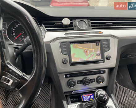 Черный Фольксваген Пассат, объемом двигателя 1.6 л и пробегом 214 тыс. км за 13200 $, фото 6 на Automoto.ua