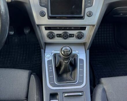 Черный Фольксваген Пассат, объемом двигателя 1.6 л и пробегом 361 тыс. км за 12000 $, фото 5 на Automoto.ua