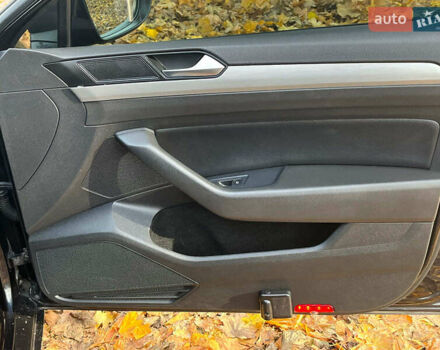 Чорний Фольксваген Пассат, об'ємом двигуна 2 л та пробігом 267 тис. км за 14390 $, фото 28 на Automoto.ua