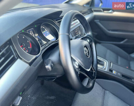 Черный Фольксваген Пассат, объемом двигателя 1.6 л и пробегом 264 тыс. км за 11399 $, фото 24 на Automoto.ua