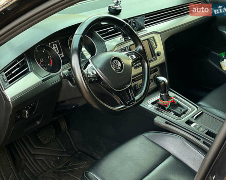 Чорний Фольксваген Пассат, об'ємом двигуна 2 л та пробігом 267 тис. км за 14390 $, фото 16 на Automoto.ua