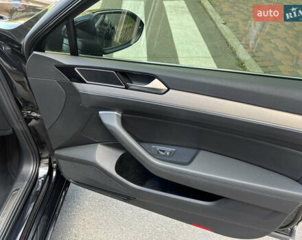 Чорний Фольксваген Пассат, об'ємом двигуна 2 л та пробігом 313 тис. км за 14600 $, фото 17 на Automoto.ua