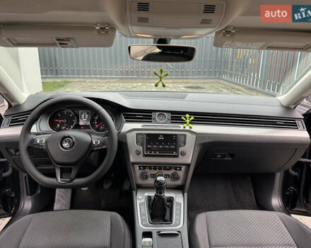 Черный Фольксваген Пассат, объемом двигателя 1.6 л и пробегом 256 тыс. км за 11900 $, фото 21 на Automoto.ua