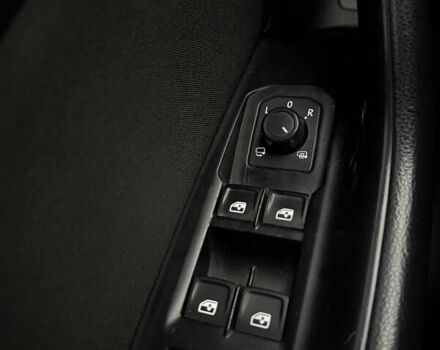 Черный Фольксваген Пассат, объемом двигателя 1.97 л и пробегом 295 тыс. км за 14000 $, фото 12 на Automoto.ua