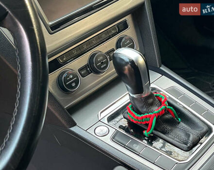 Чорний Фольксваген Пассат, об'ємом двигуна 2 л та пробігом 267 тис. км за 14390 $, фото 19 на Automoto.ua