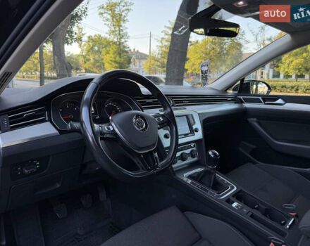 Черный Фольксваген Пассат, объемом двигателя 1.6 л и пробегом 217 тыс. км за 13999 $, фото 26 на Automoto.ua