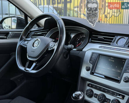 Черный Фольксваген Пассат, объемом двигателя 1.6 л и пробегом 217 тыс. км за 13999 $, фото 45 на Automoto.ua