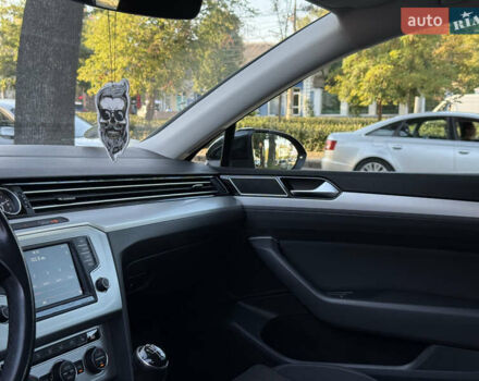 Черный Фольксваген Пассат, объемом двигателя 1.6 л и пробегом 217 тыс. км за 13999 $, фото 28 на Automoto.ua