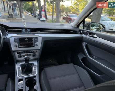 Черный Фольксваген Пассат, объемом двигателя 1.6 л и пробегом 217 тыс. км за 13999 $, фото 39 на Automoto.ua