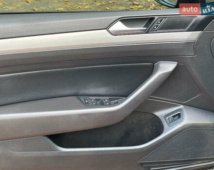 Чорний Фольксваген Пассат, об'ємом двигуна 2 л та пробігом 267 тис. км за 14390 $, фото 12 на Automoto.ua