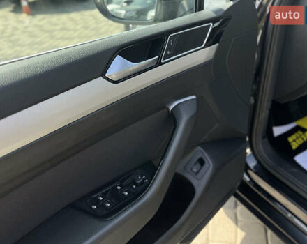 Черный Фольксваген Пассат, объемом двигателя 1.6 л и пробегом 234 тыс. км за 13600 $, фото 17 на Automoto.ua