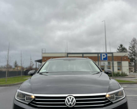 Черный Фольксваген Пассат, объемом двигателя 1.6 л и пробегом 325 тыс. км за 12600 $, фото 1 на Automoto.ua