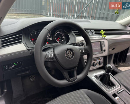 Черный Фольксваген Пассат, объемом двигателя 1.6 л и пробегом 256 тыс. км за 11900 $, фото 17 на Automoto.ua