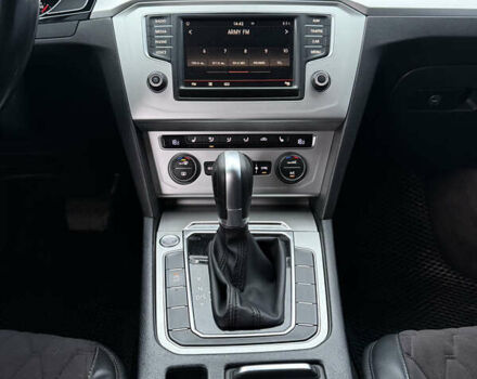 Черный Фольксваген Пассат, объемом двигателя 1.97 л и пробегом 295 тыс. км за 14000 $, фото 22 на Automoto.ua