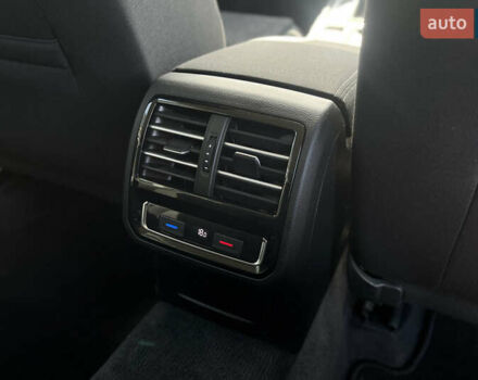 Черный Фольксваген Пассат, объемом двигателя 1.6 л и пробегом 234 тыс. км за 13600 $, фото 12 на Automoto.ua