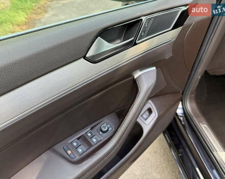 Черный Фольксваген Пассат, объемом двигателя 1.97 л и пробегом 243 тыс. км за 17800 $, фото 15 на Automoto.ua