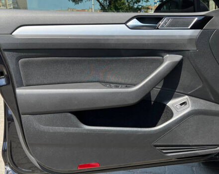 Чорний Фольксваген Пассат, об'ємом двигуна 1.6 л та пробігом 226 тис. км за 14300 $, фото 7 на Automoto.ua