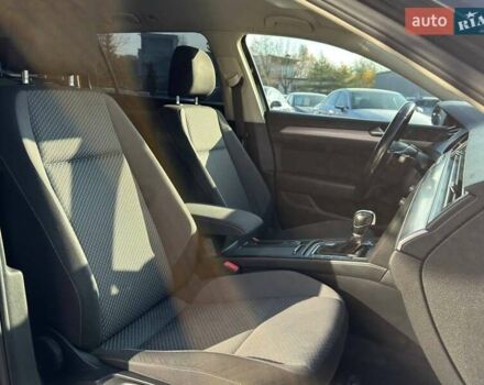 Черный Фольксваген Пассат, объемом двигателя 1.6 л и пробегом 250 тыс. км за 14300 $, фото 18 на Automoto.ua