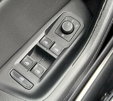 Черный Фольксваген Пассат, объемом двигателя 1.97 л и пробегом 284 тыс. км за 15500 $, фото 25 на Automoto.ua