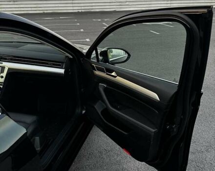 Черный Фольксваген Пассат, объемом двигателя 1.6 л и пробегом 195 тыс. км за 16000 $, фото 9 на Automoto.ua