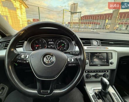 Фольксваген Пассат 2017 в Киеве на Automoto.ua Черный Фольксваген Пассат, объемом двигателя 1.6 л и пробегом 332 тыс. км за 13990 $, фото 15 на Automoto.ua
