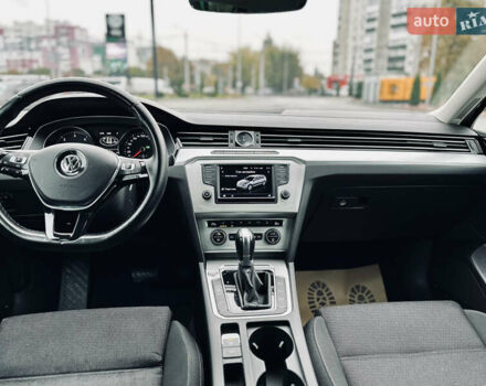 Черный Фольксваген Пассат, объемом двигателя 1.97 л и пробегом 216 тыс. км за 15999 $, фото 9 на Automoto.ua