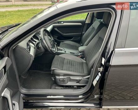 Черный Фольксваген Пассат, объемом двигателя 1.6 л и пробегом 247 тыс. км за 15500 $, фото 16 на Automoto.ua