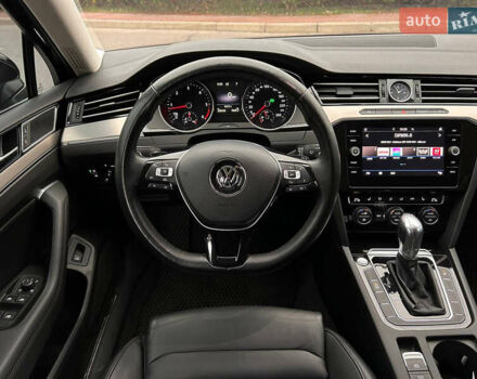 Черный Фольксваген Пассат, объемом двигателя 1.97 л и пробегом 220 тыс. км за 19444 $, фото 18 на Automoto.ua