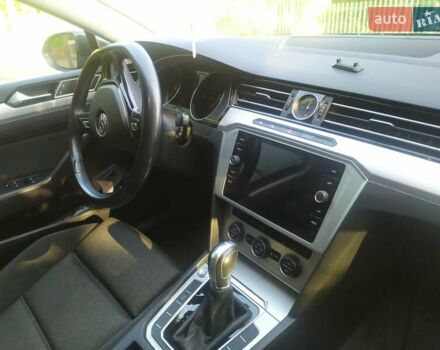 Черный Фольксваген Пассат, объемом двигателя 1.97 л и пробегом 220 тыс. км за 15500 $, фото 4 на Automoto.ua