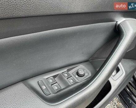 Чорний Фольксваген Пассат, об'ємом двигуна 2 л та пробігом 190 тис. км за 17900 $, фото 17 на Automoto.ua