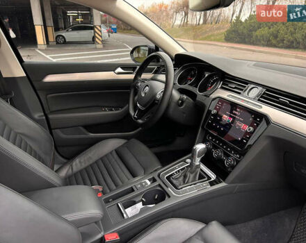 Черный Фольксваген Пассат, объемом двигателя 1.97 л и пробегом 220 тыс. км за 19444 $, фото 3 на Automoto.ua