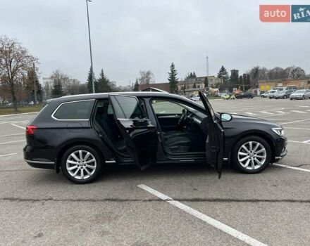 Черный Фольксваген Пассат, объемом двигателя 1.6 л и пробегом 247 тыс. км за 15500 $, фото 68 на Automoto.ua