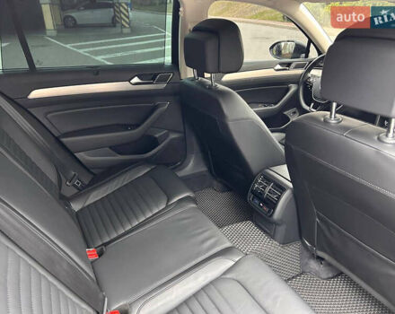 Черный Фольксваген Пассат, объемом двигателя 1.97 л и пробегом 220 тыс. км за 19444 $, фото 6 на Automoto.ua