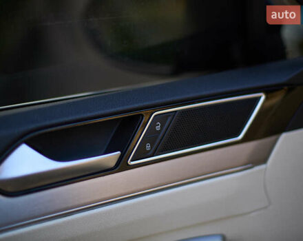 Чорний Фольксваген Пассат, об'ємом двигуна 2 л та пробігом 244 тис. км за 18500 $, фото 16 на Automoto.ua