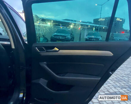 Чорний Фольксваген Пассат, об'ємом двигуна 2 л та пробігом 235 тис. км за 18600 $, фото 19 на Automoto.ua