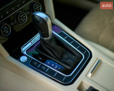 Чорний Фольксваген Пассат, об'ємом двигуна 2 л та пробігом 244 тис. км за 18500 $, фото 19 на Automoto.ua