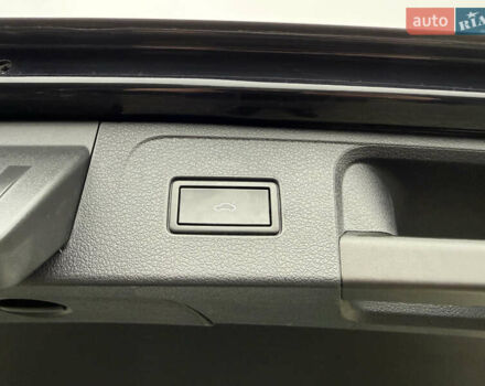 Черный Фольксваген Пассат, объемом двигателя 1.6 л и пробегом 253 тыс. км за 16259 $, фото 24 на Automoto.ua