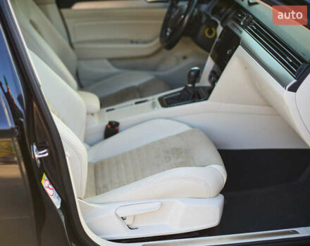 Чорний Фольксваген Пассат, об'ємом двигуна 2 л та пробігом 244 тис. км за 18500 $, фото 27 на Automoto.ua