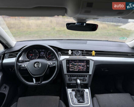 Черный Фольксваген Пассат, объемом двигателя 1.6 л и пробегом 253 тыс. км за 16259 $, фото 18 на Automoto.ua
