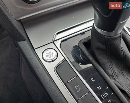 Черный Фольксваген Пассат, объемом двигателя 1.97 л и пробегом 250 тыс. км за 17299 $, фото 19 на Automoto.ua