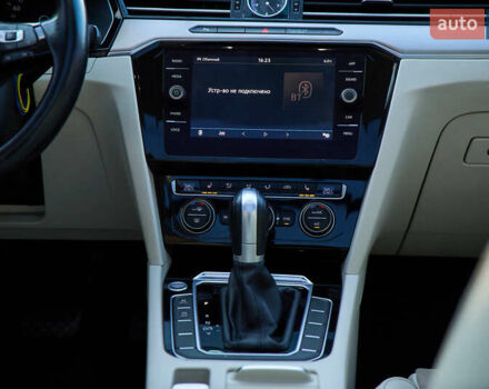 Чорний Фольксваген Пассат, об'ємом двигуна 2 л та пробігом 244 тис. км за 18500 $, фото 46 на Automoto.ua