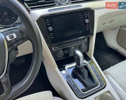 Чорний Фольксваген Пассат, об'ємом двигуна 2 л та пробігом 107 тис. км за 27440 $, фото 25 на Automoto.ua