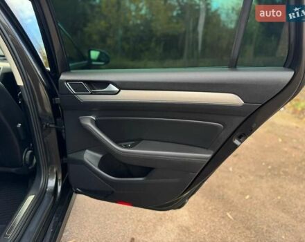 Чорний Фольксваген Пассат, об'ємом двигуна 1.97 л та пробігом 147 тис. км за 25999 $, фото 26 на Automoto.ua