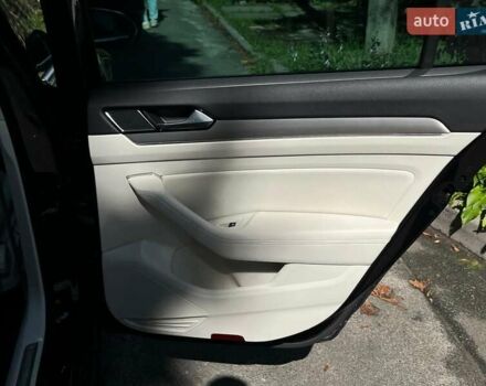 Чорний Фольксваген Пассат, об'ємом двигуна 2 л та пробігом 107 тис. км за 27440 $, фото 30 на Automoto.ua