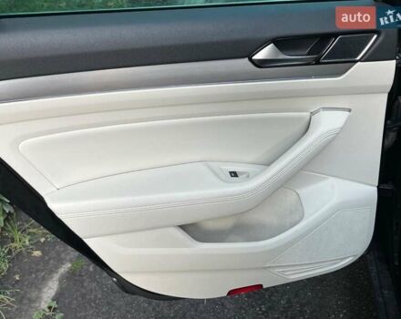 Чорний Фольксваген Пассат, об'ємом двигуна 2 л та пробігом 107 тис. км за 27440 $, фото 28 на Automoto.ua