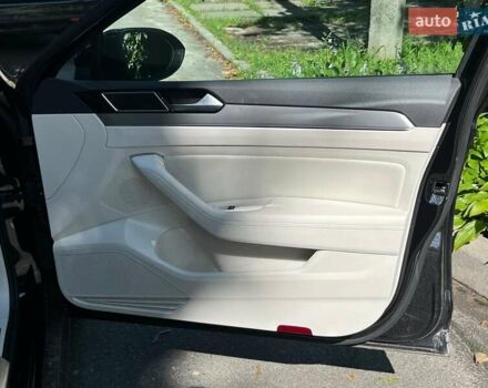 Чорний Фольксваген Пассат, об'ємом двигуна 2 л та пробігом 107 тис. км за 27440 $, фото 33 на Automoto.ua