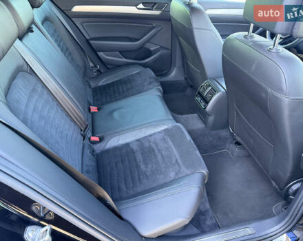 Чорний Фольксваген Пассат, об'ємом двигуна 2 л та пробігом 274 тис. км за 17650 $, фото 22 на Automoto.ua