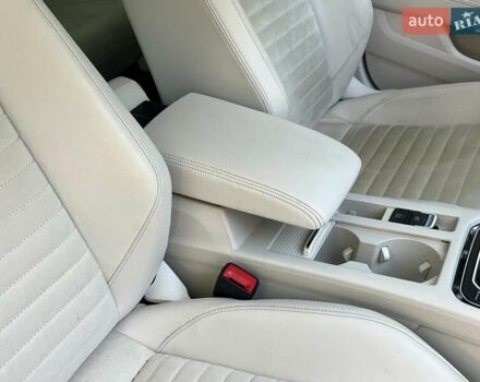 Чорний Фольксваген Пассат, об'ємом двигуна 2 л та пробігом 107 тис. км за 27440 $, фото 36 на Automoto.ua